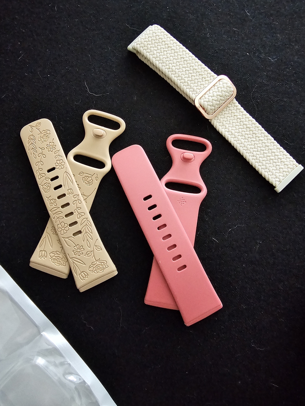 Fitbit Versa 4 Pink Sand /Rose Gold - Picture 5 of 8